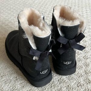 UGG Bailey Bows Black Sparkle Like New Worn 2x Women’s Size 9